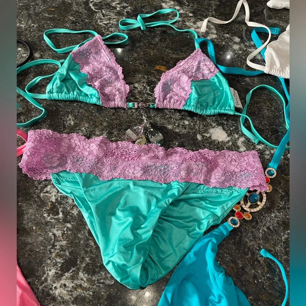 New with or without tags beach bunnies XL or L sizes have two small sets - Picture 7 of 17